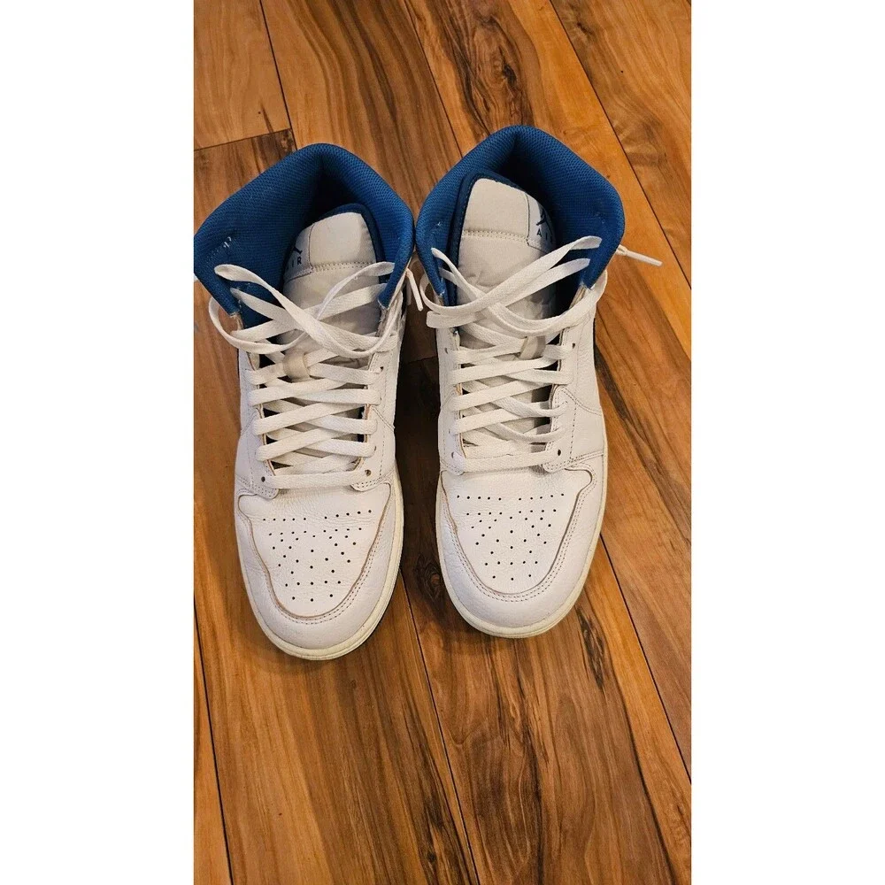 Air Jordan 1 Mid